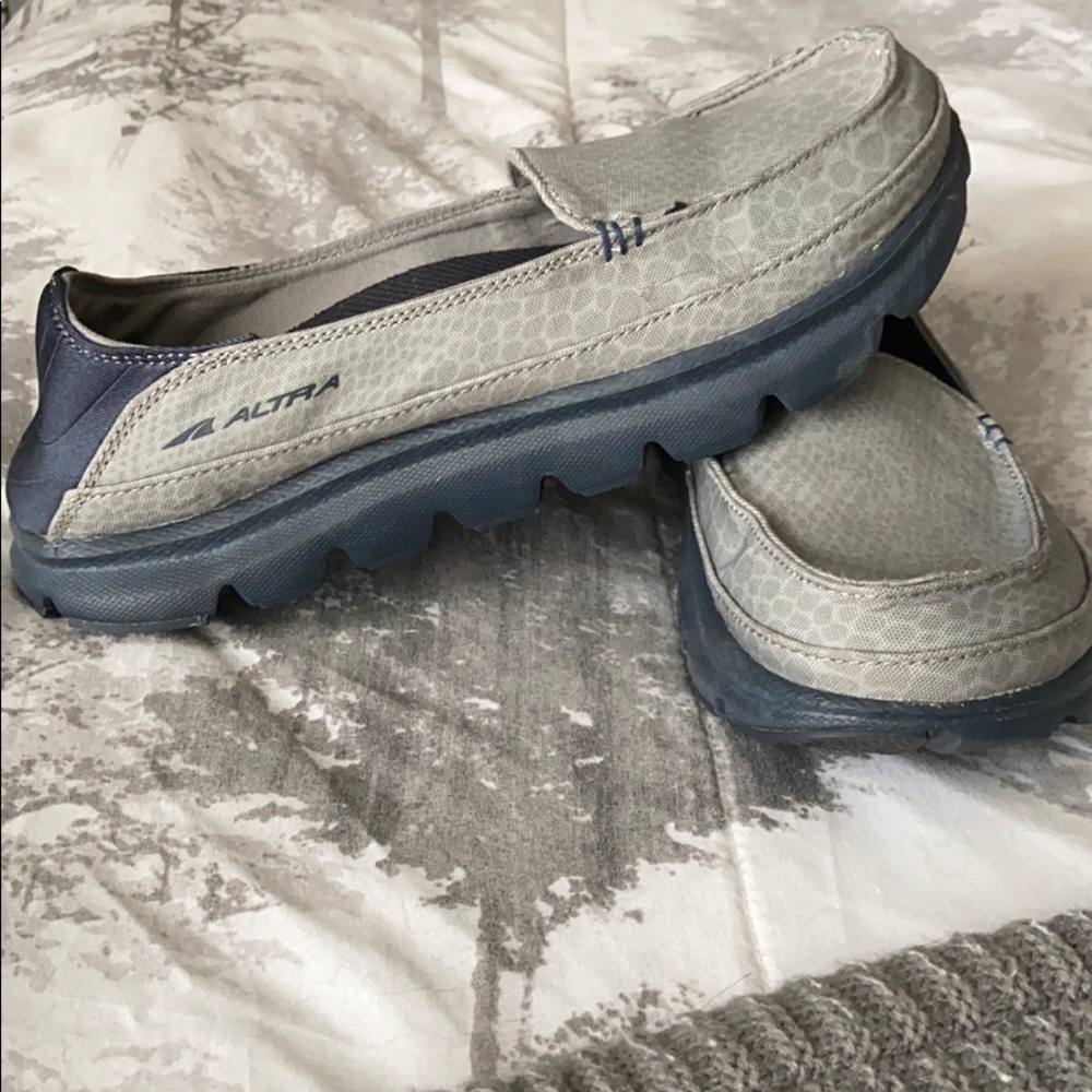 Men’s Altra slides 8.5